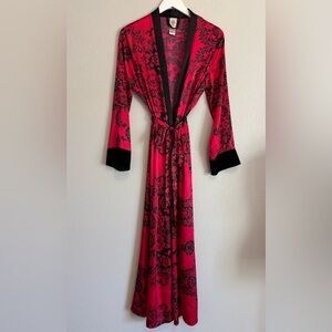 In Bloom by Jonquil‎ Alice Kimono Robe - Black & Red Dark Floral - S